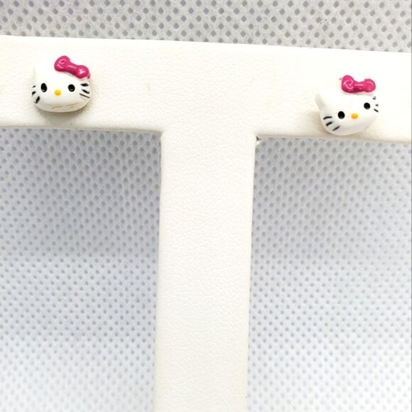 Hello Kitty Stud Earrings - Picture 1 of 3